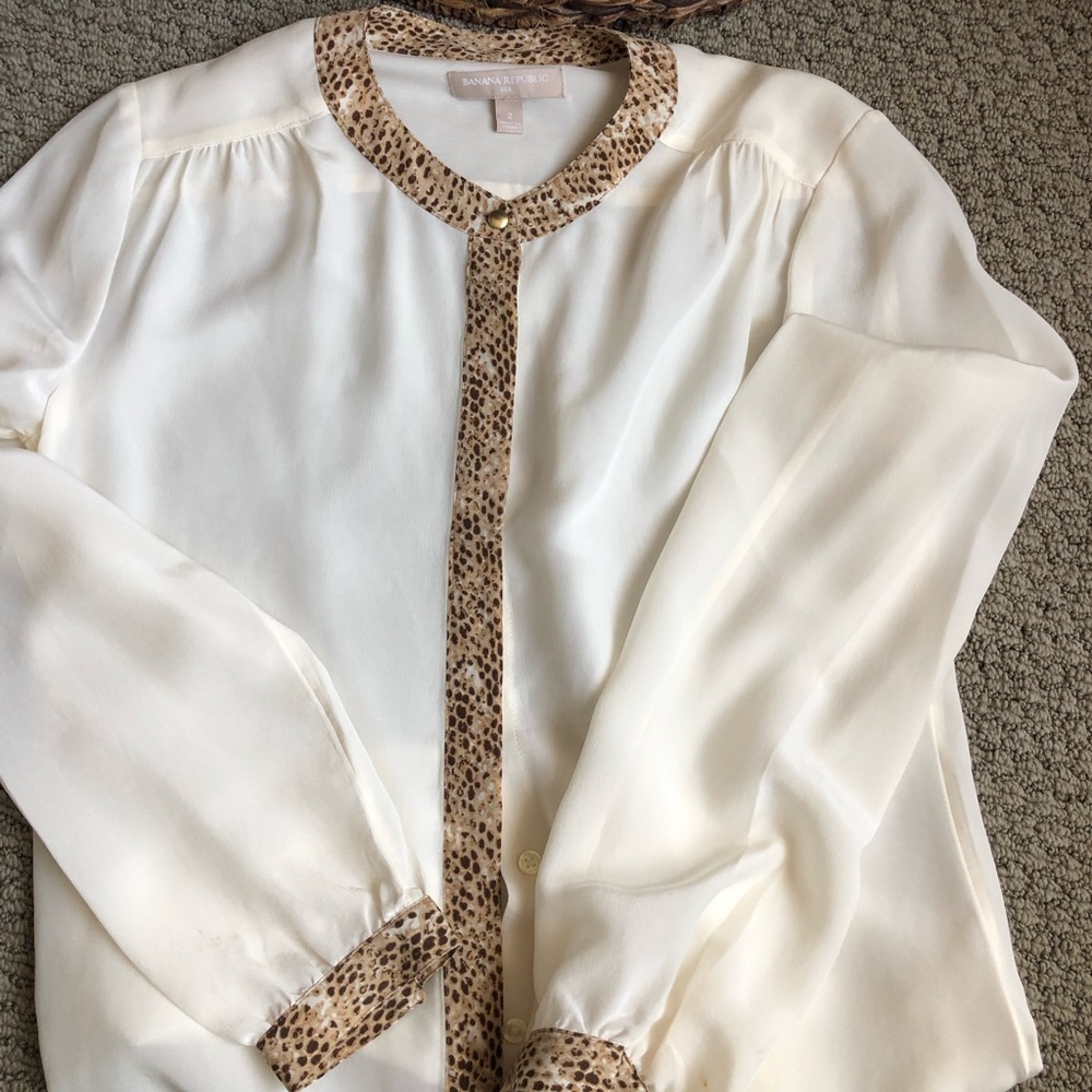 Blouse with Leopard sleeves